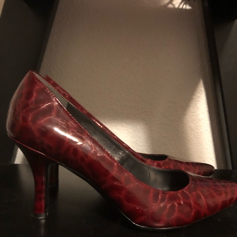 Heels - Picture 2 of 2